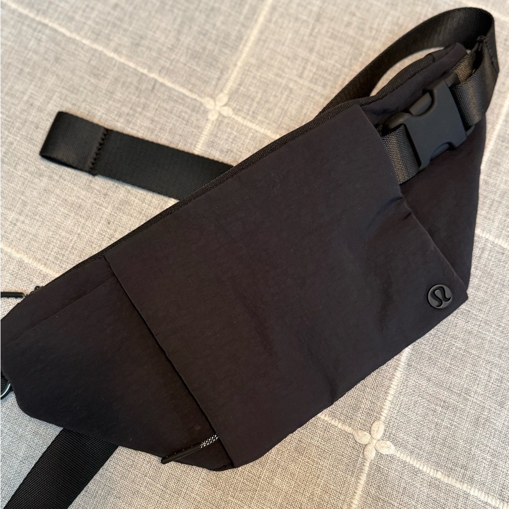 Lululemon fanny shoulder tote